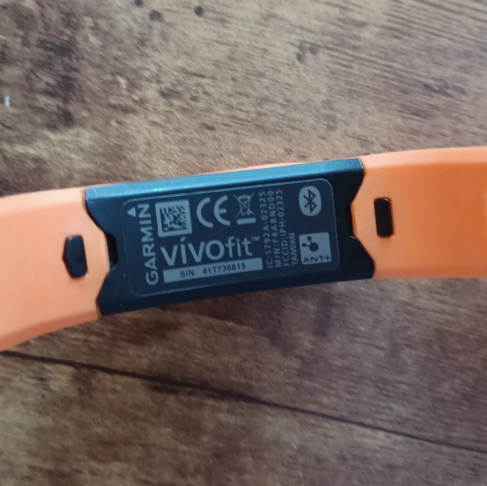 Garmin Vivofit fitness band w/ changeable orange Wristband